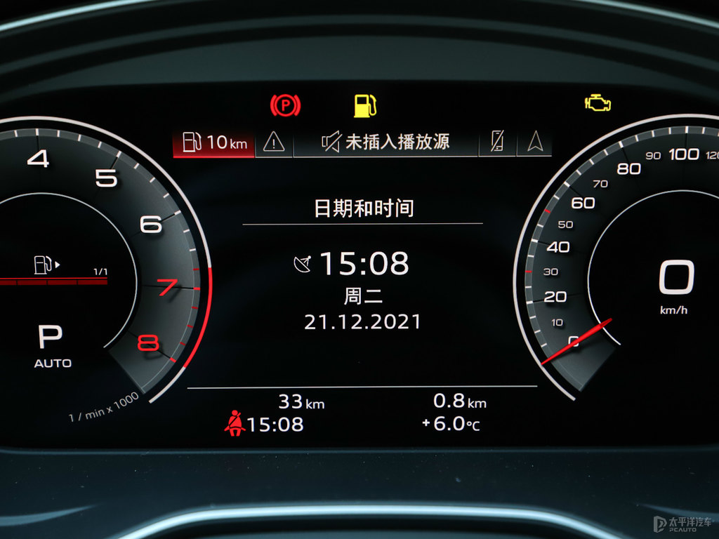 唐古拉白奧迪Q5L中控內(nèi)飾圖片
