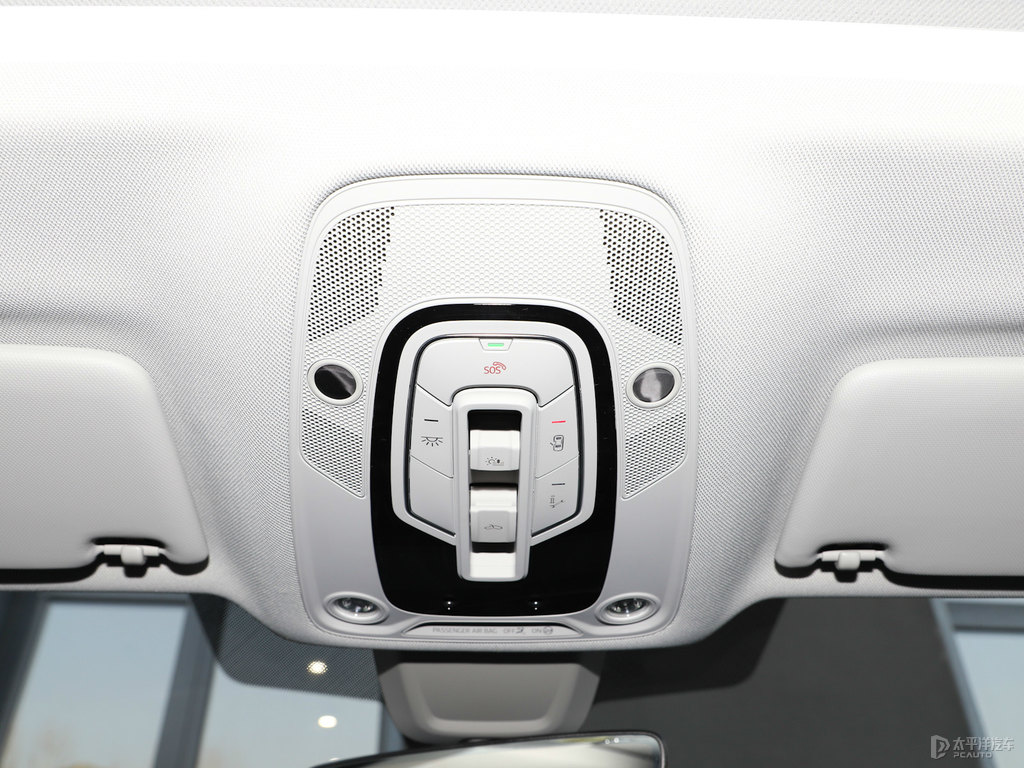 唐古拉白奧迪Q5L車廂內(nèi)飾圖片