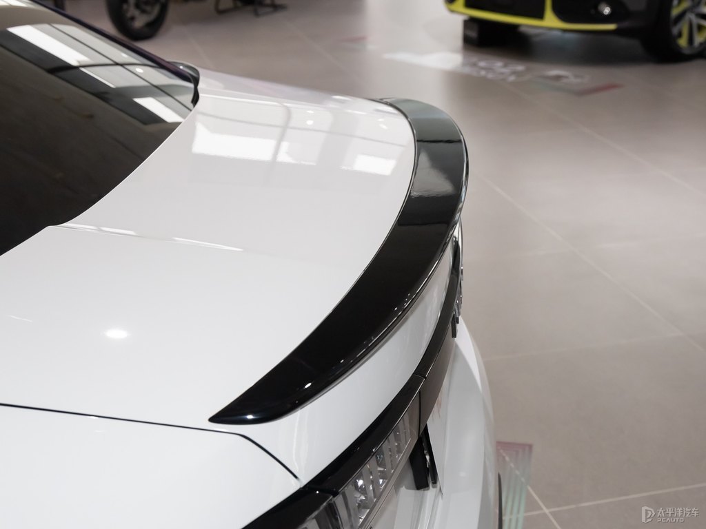 白領(lǐng)克03車尾外觀圖片