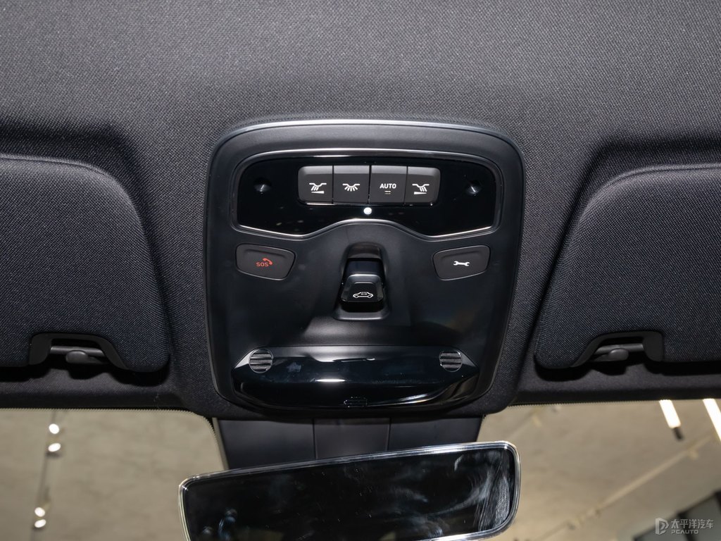 白領(lǐng)克03車廂內(nèi)飾圖片