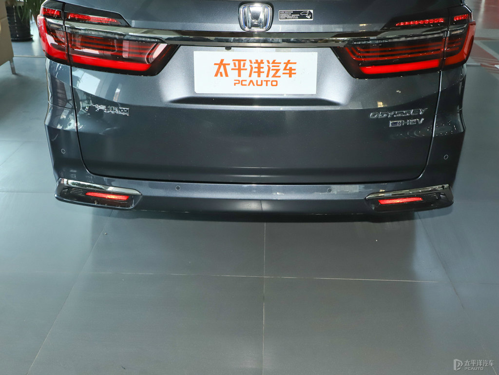 極夜流銀奧德賽車尾外觀圖片
