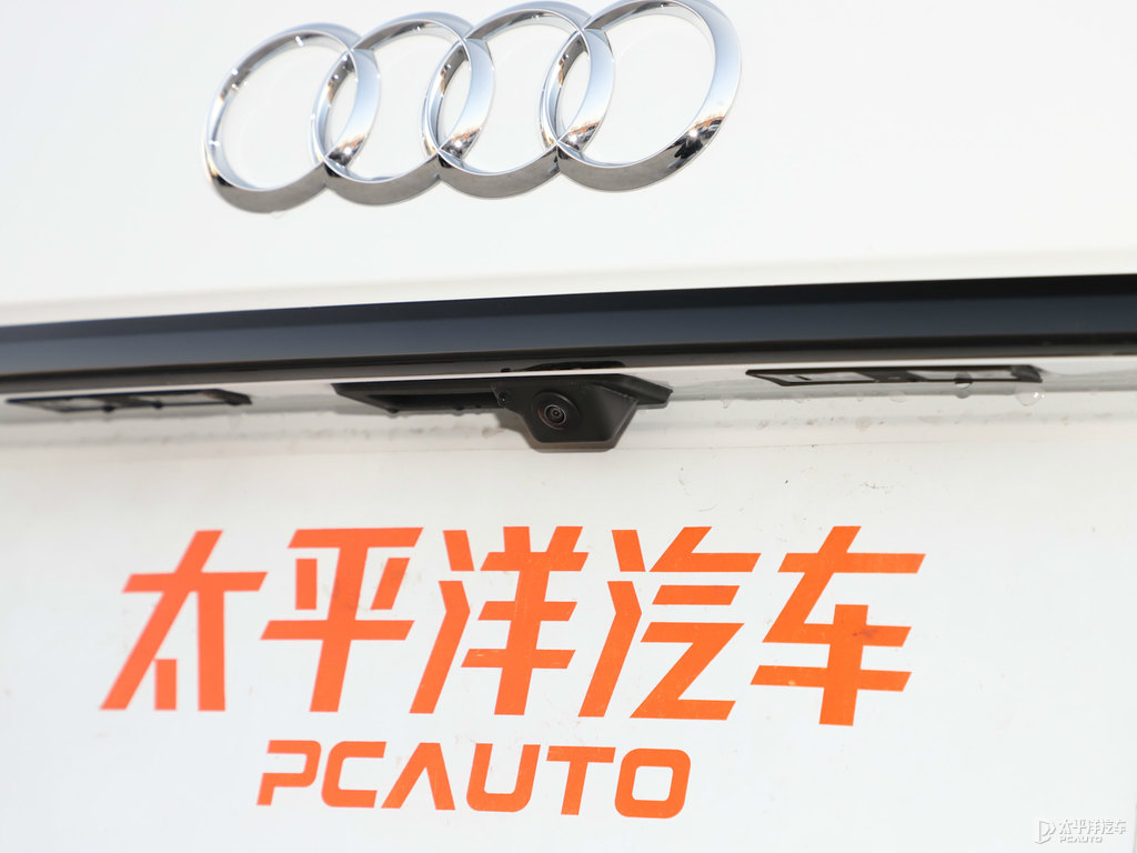 唐古拉白奧迪Q5L車(chē)尾外觀圖片
