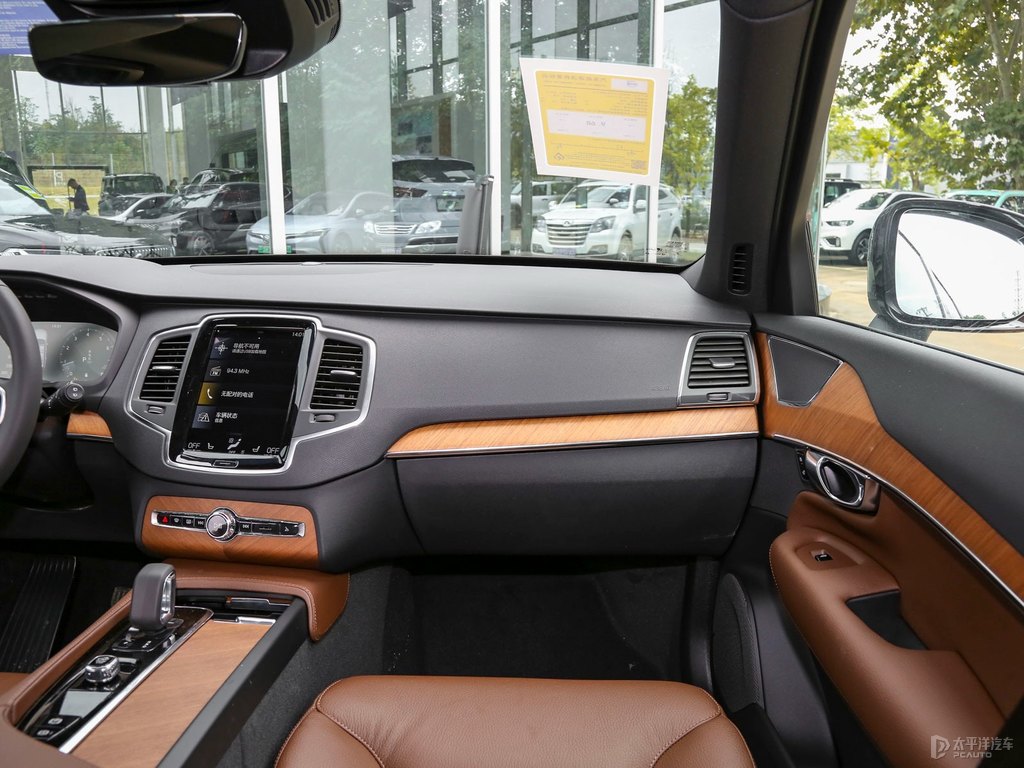 瑪瑙黑沃爾沃XC90中控內(nèi)飾圖片