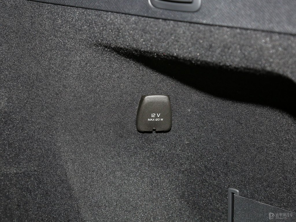 瑪瑙黑沃爾沃XC90后備廂空間圖片