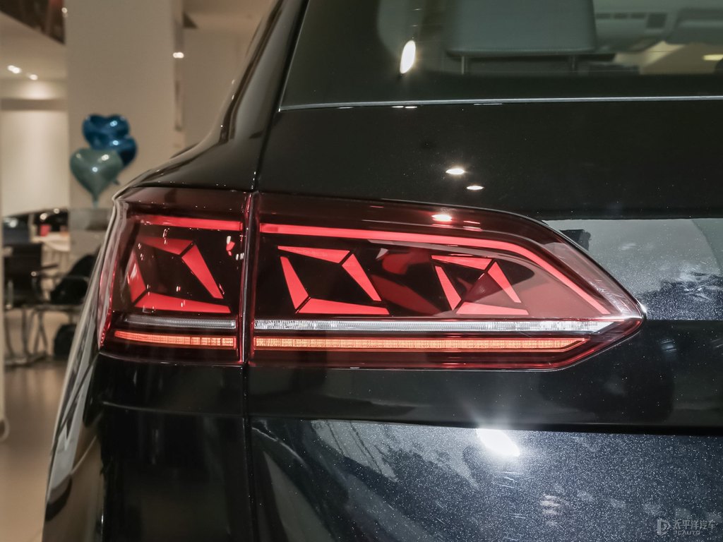 鋼琴黑途銳車尾外觀圖片