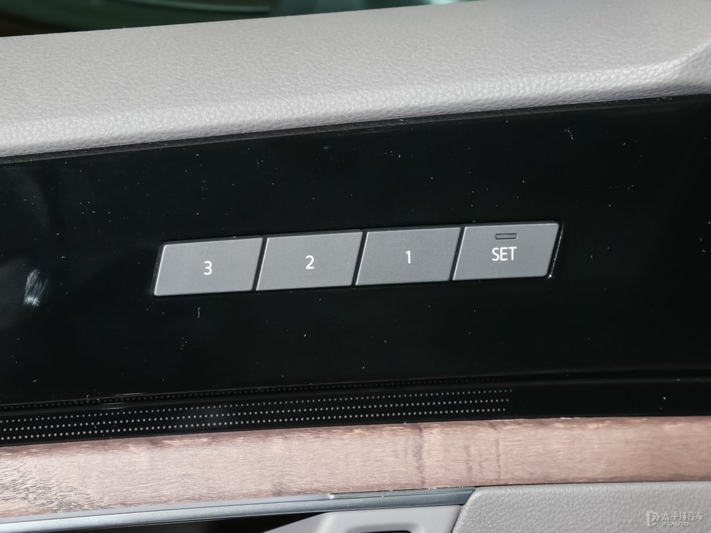 鋼琴黑途銳車廂內(nèi)飾圖片