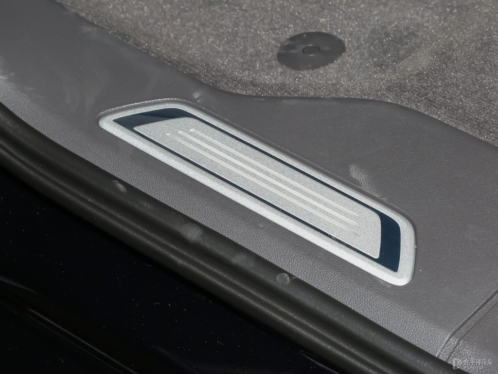 鋼琴黑途銳車廂內(nèi)飾圖片