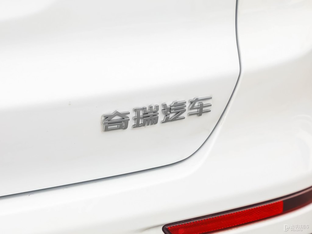 珍珠白瑞虎8 PLUS車尾外觀圖片
