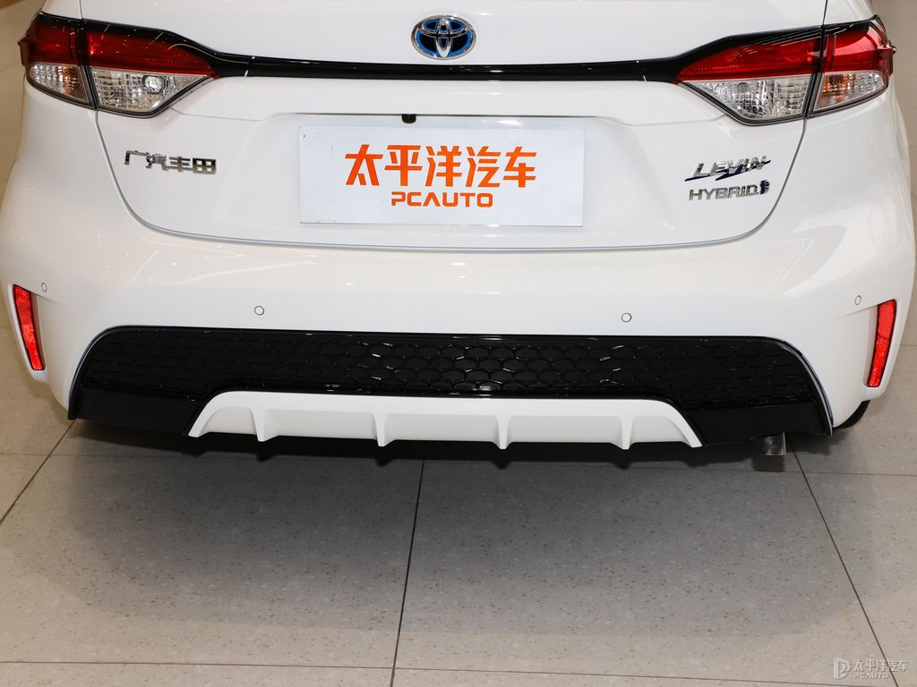 天際白雷凌車尾外觀圖片