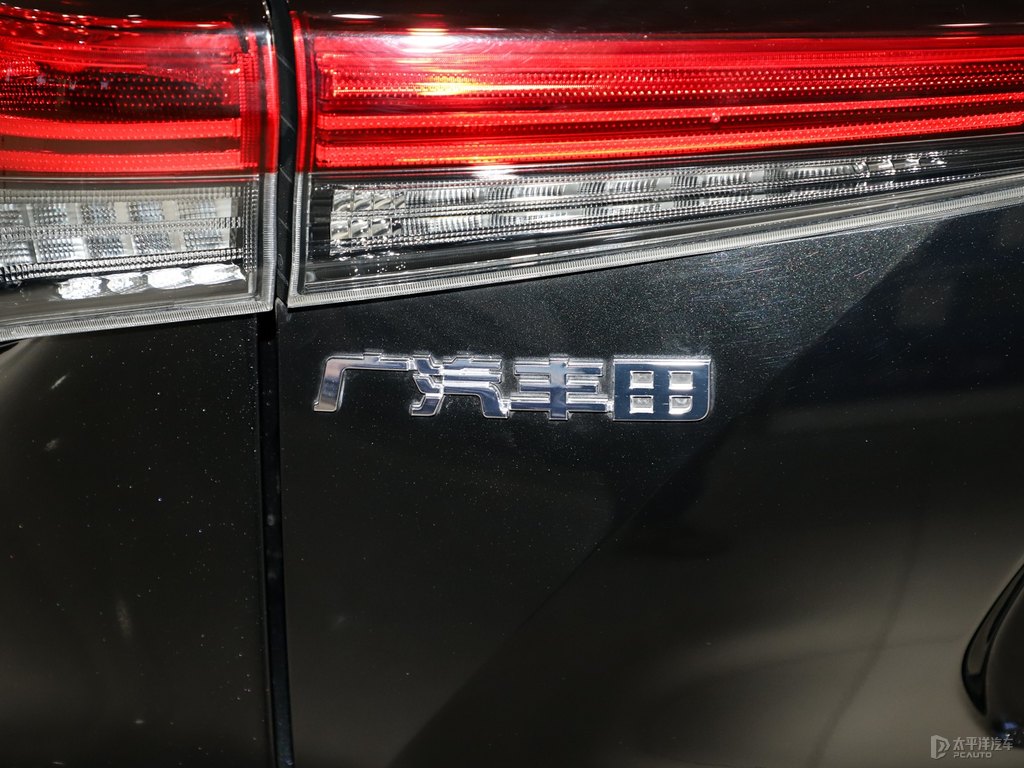 墨晶黑漢蘭達(dá)車尾外觀圖片