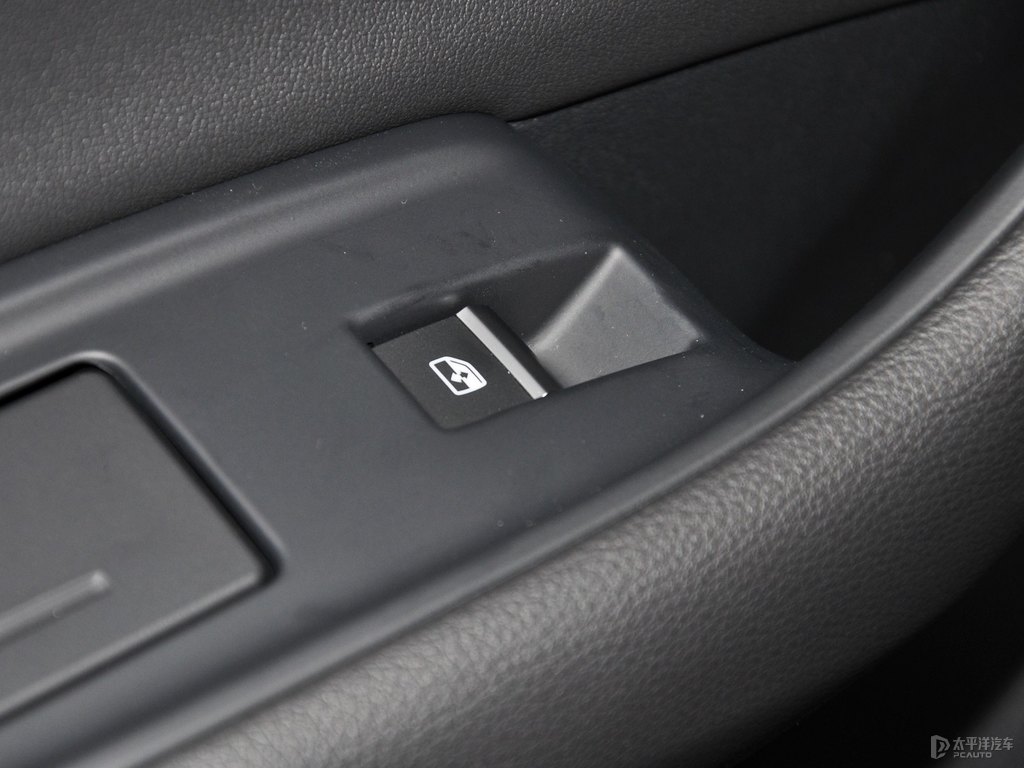 傳奇黑奧迪Q8車廂內(nèi)飾圖片