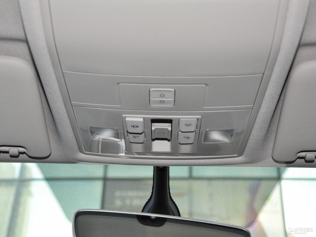沉靜黑柯迪亞克車廂內(nèi)飾圖片