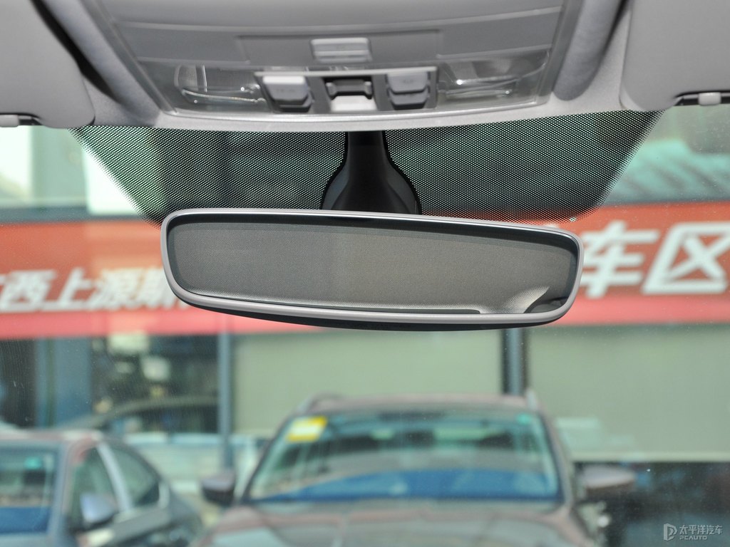 沉靜黑柯迪亞克車廂內飾圖片