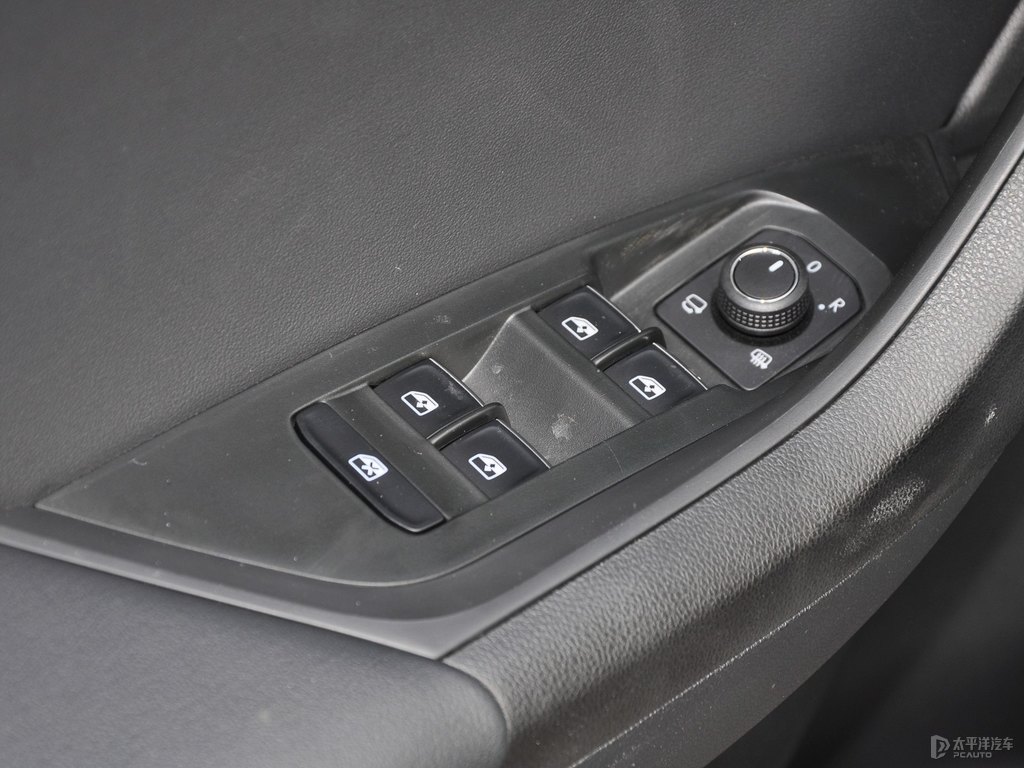 沉靜黑柯迪亞克車廂內(nèi)飾圖片
