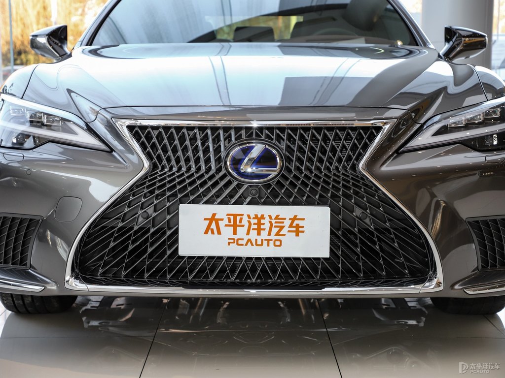 至尊灰雷克薩斯LS車頭外觀圖片