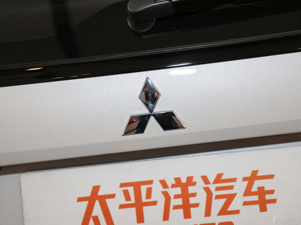 珍珠白歐藍德車尾外觀圖片