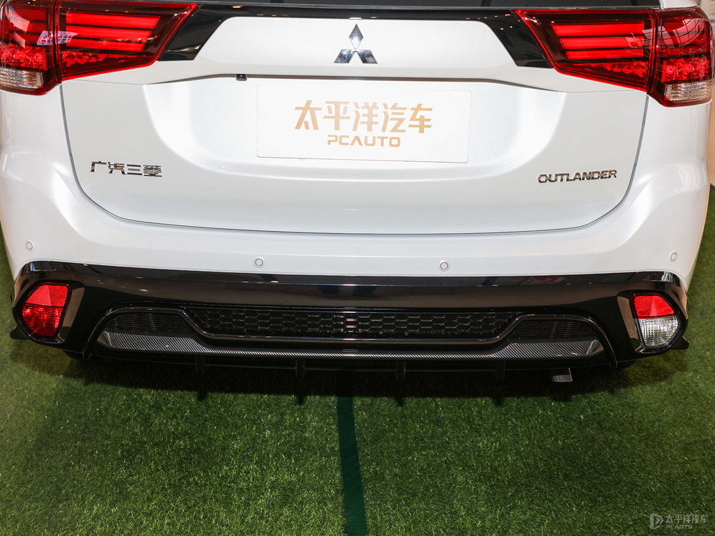 珍珠白歐藍(lán)德車尾外觀圖片