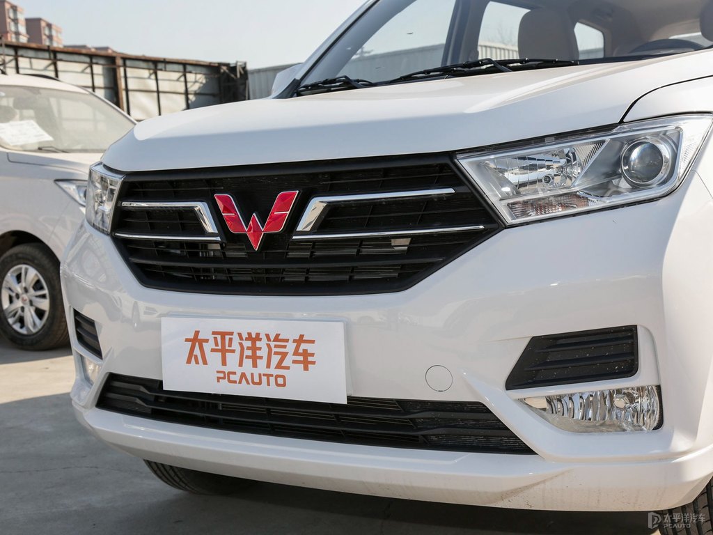 五菱宏光S車頭外觀圖片