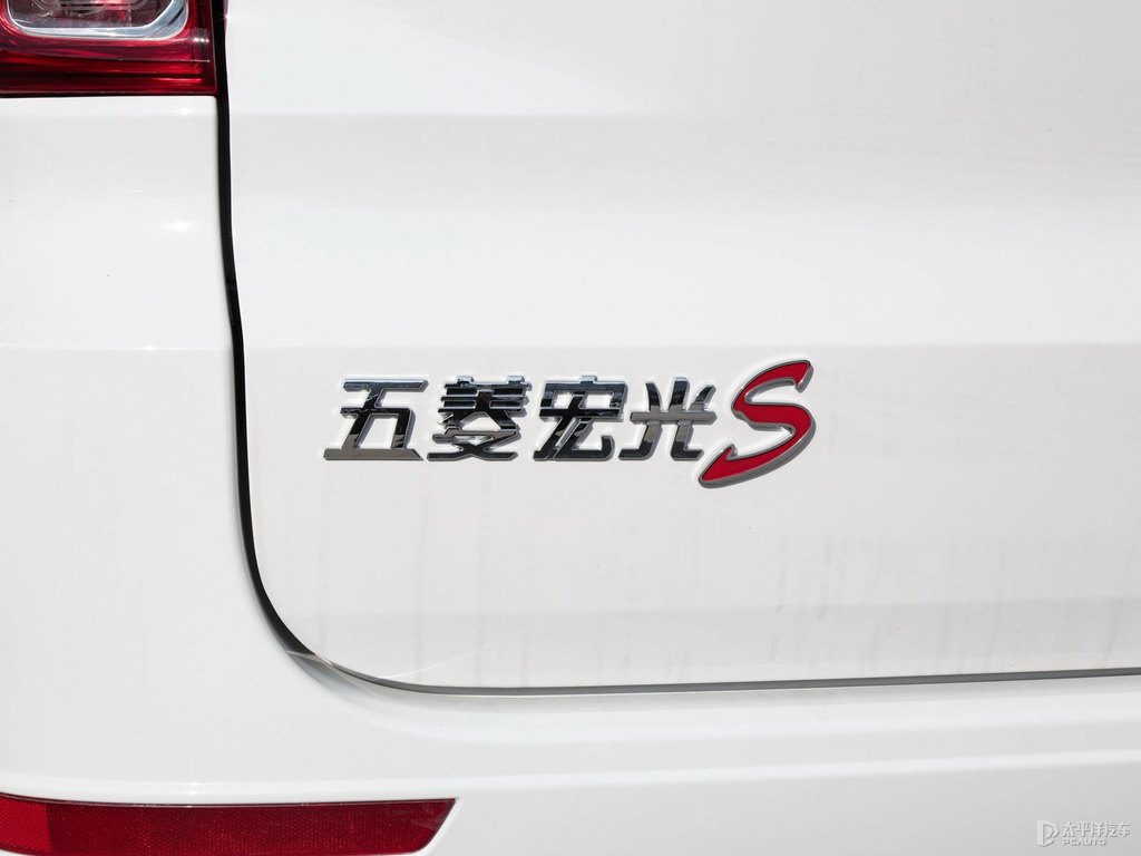 五菱宏光S車尾外觀圖片
