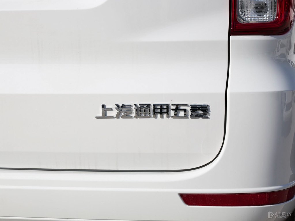 五菱宏光S車尾外觀圖片