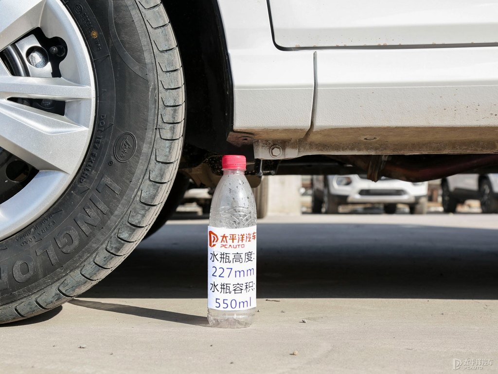 五菱宏光S車身外觀圖片