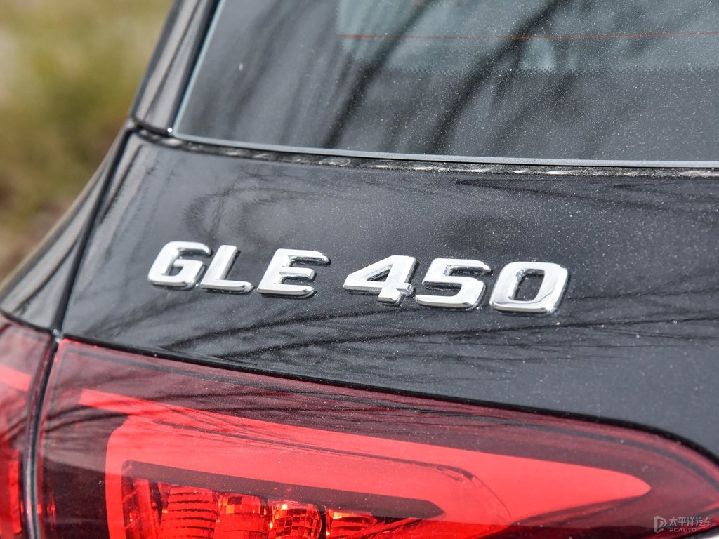 曜巖黑奔馳GLE車尾外觀圖片