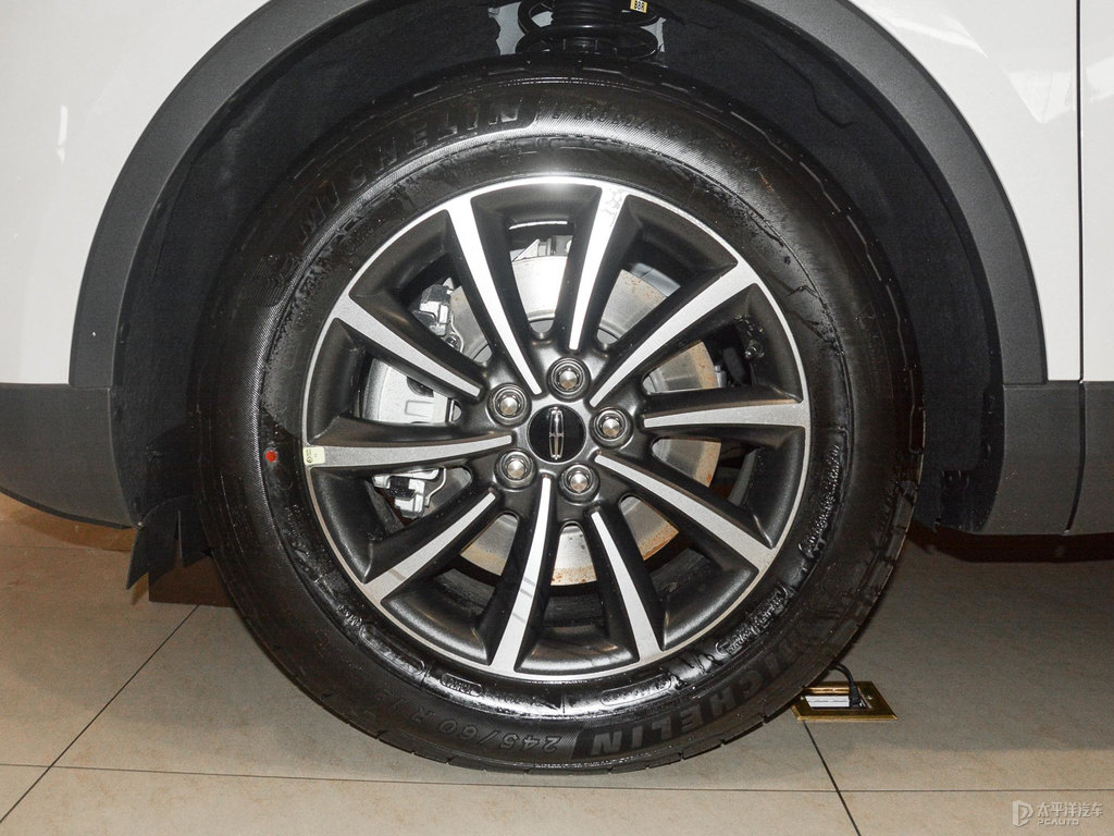 鉑鉆白航海家車身外觀圖片