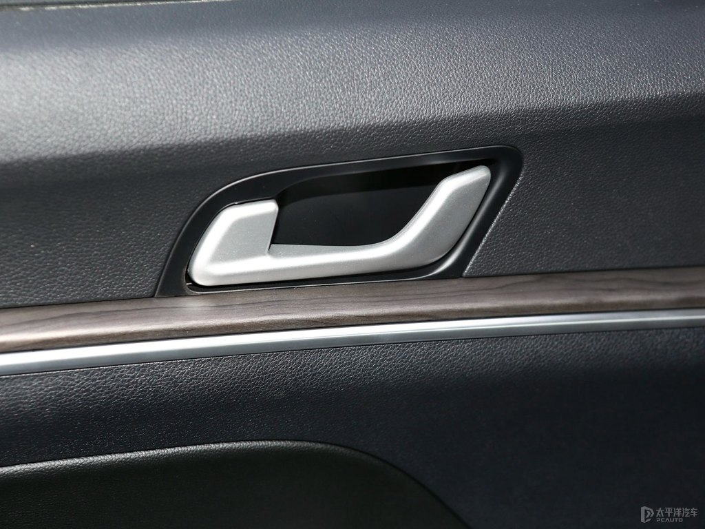 星際灰起亞K5凱酷車廂內(nèi)飾圖片