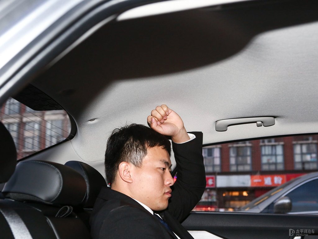 星際灰起亞K5凱酷駕乘空間空間圖片