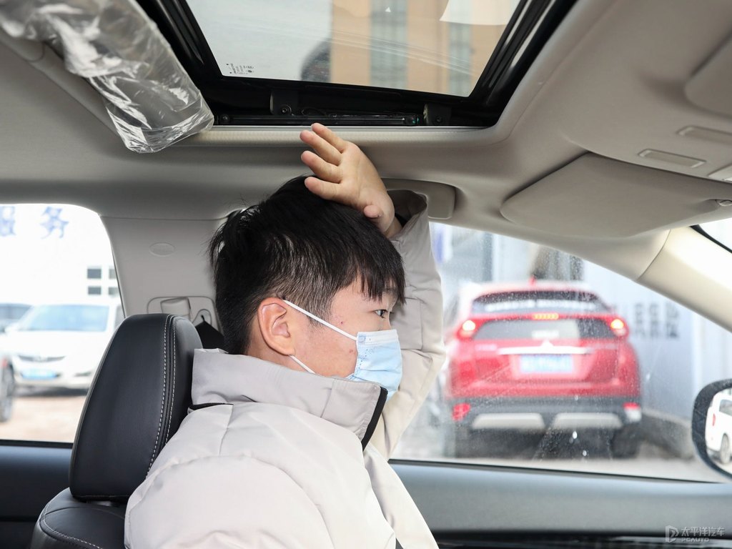 歐藍(lán)德駕乘空間空間圖片