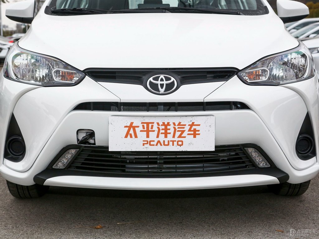 天際白YARiS L 致享車頭外觀圖片