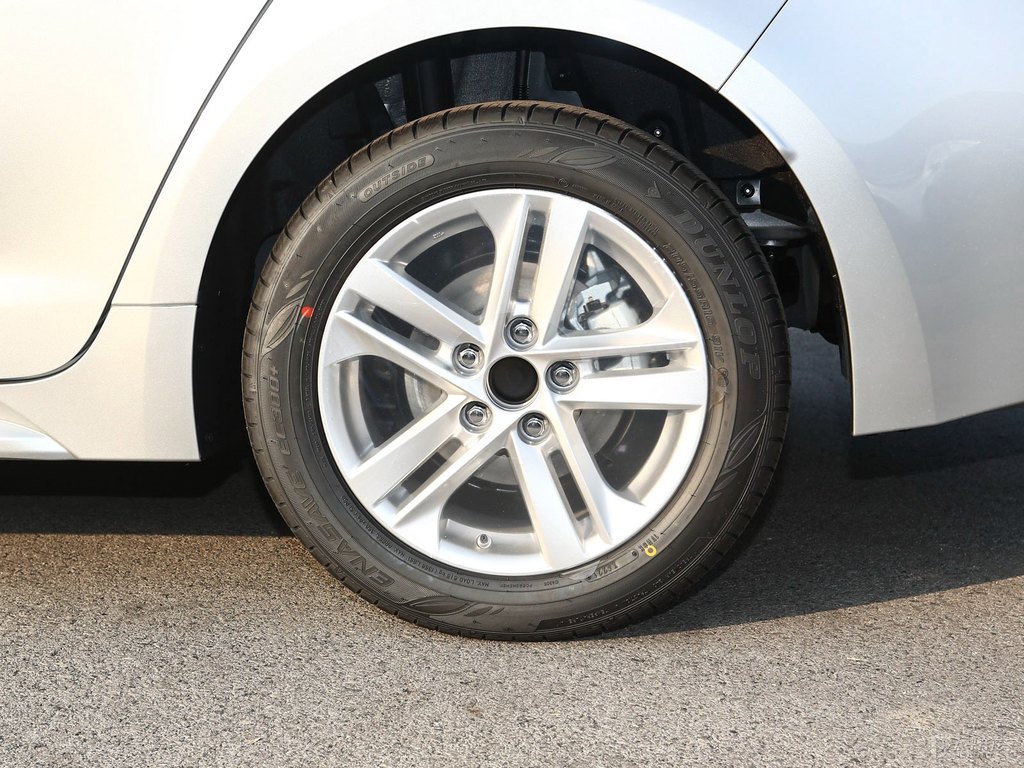 水晶銀雷凌車身外觀圖片