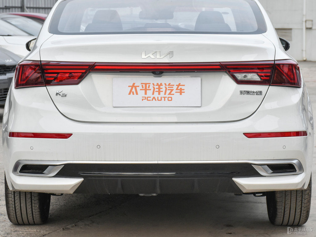 透明白起亞K3車尾外觀圖片