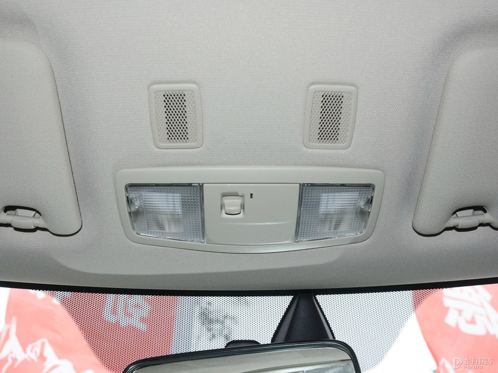 歐藍(lán)德車廂內(nèi)飾圖片