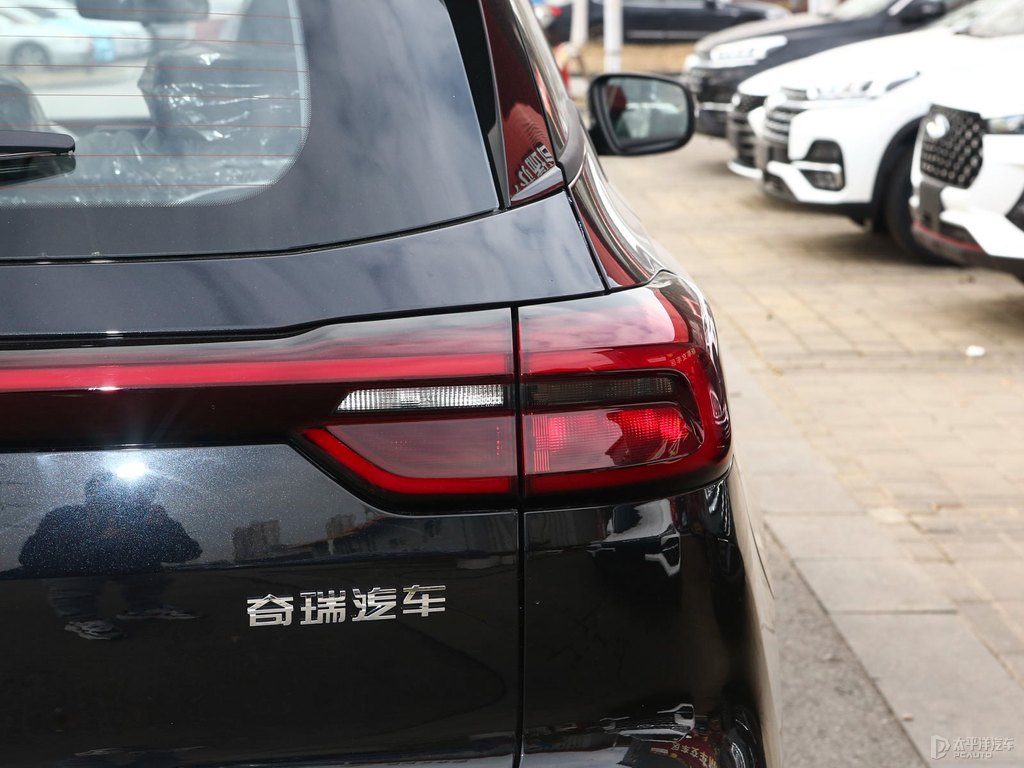 曜石黑瑞虎7車尾外觀圖片