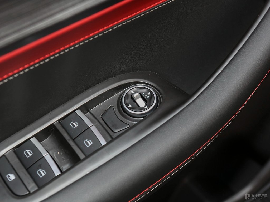 曜石黑瑞虎7車廂內(nèi)飾圖片