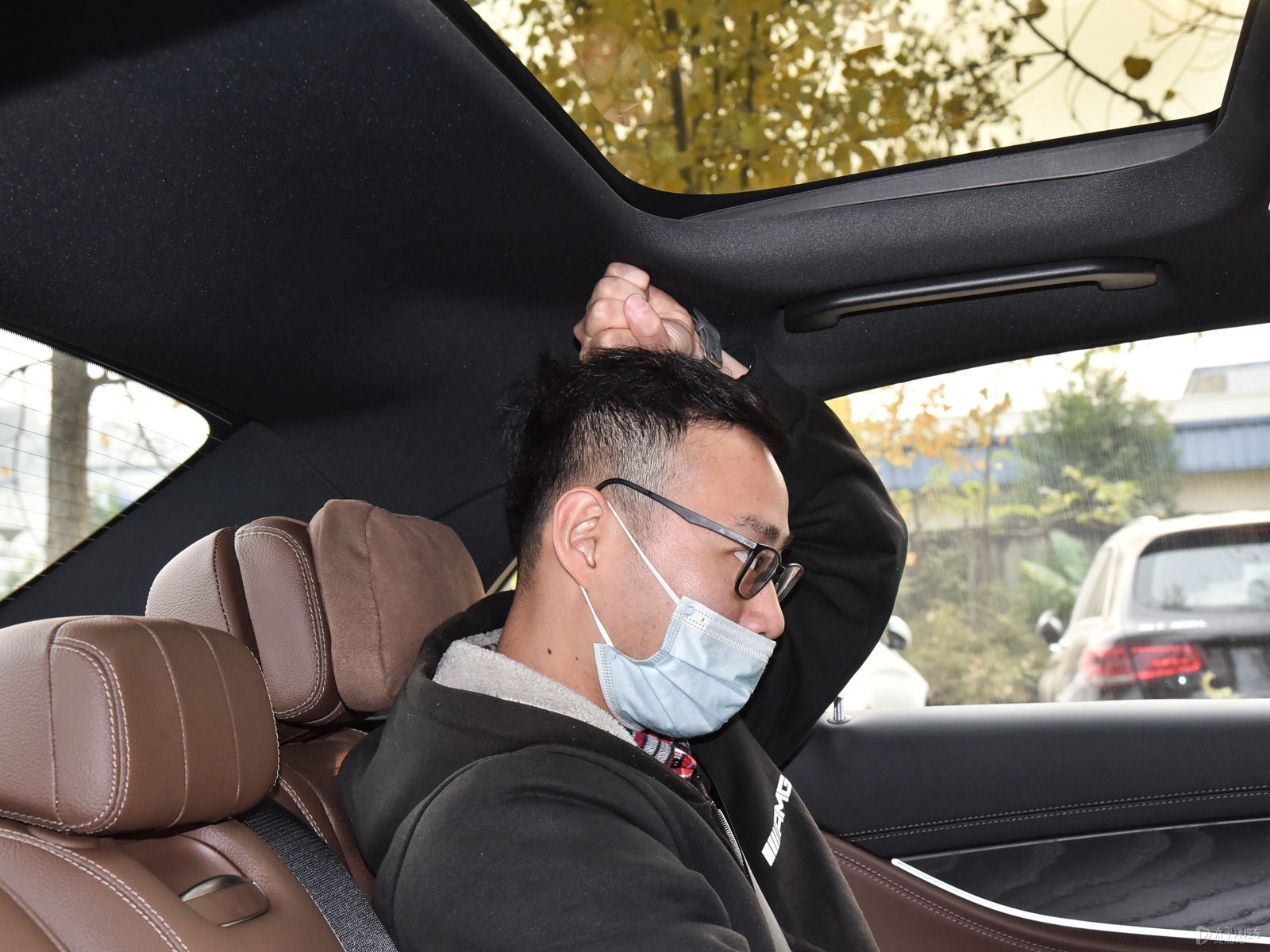 奔馳E級新能源空間高清大圖