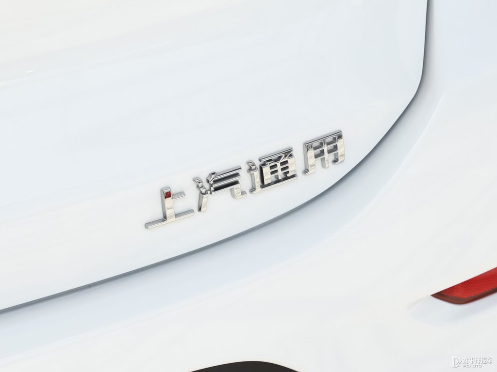 流云白科沃茲車尾外觀圖片
