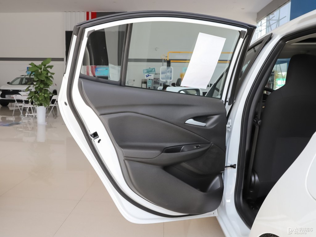流云白科沃茲車廂內(nèi)飾圖片