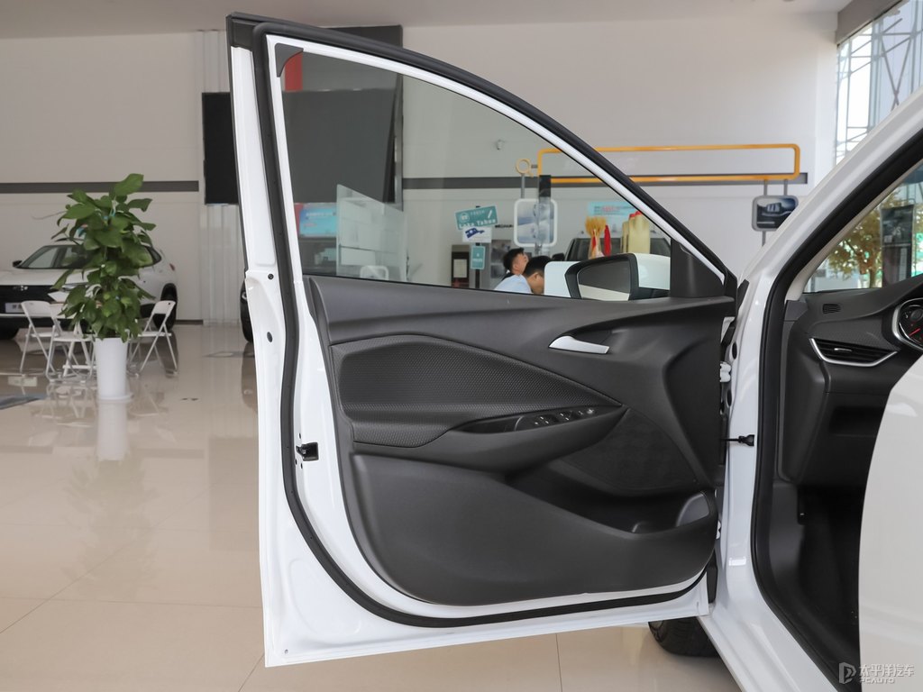 流云白科沃茲車廂內(nèi)飾圖片