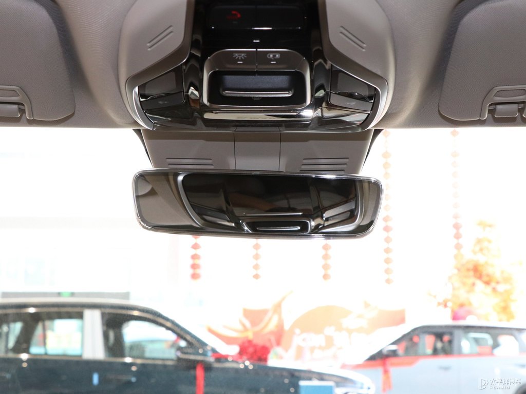 青鳶專屬車身色吉利ICON車廂內(nèi)飾圖片