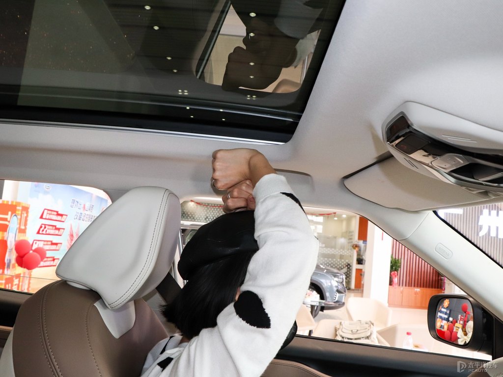 青鳶專屬車身色吉利ICON駕乘空間空間圖片