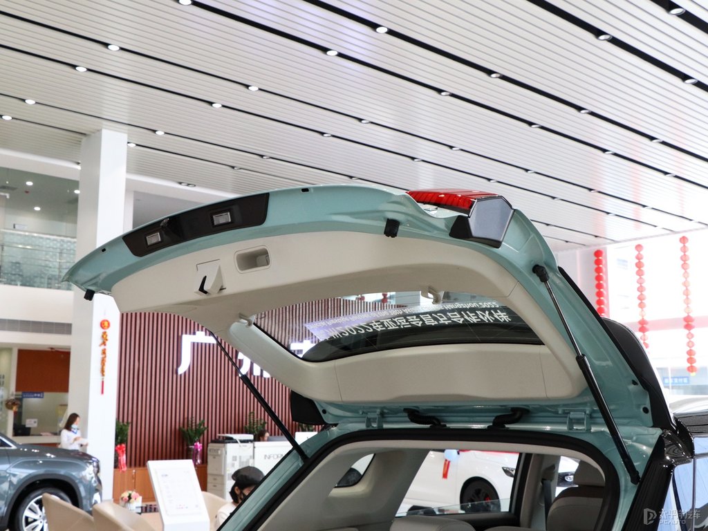 青鳶專屬車身色吉利ICON后備廂空間圖片