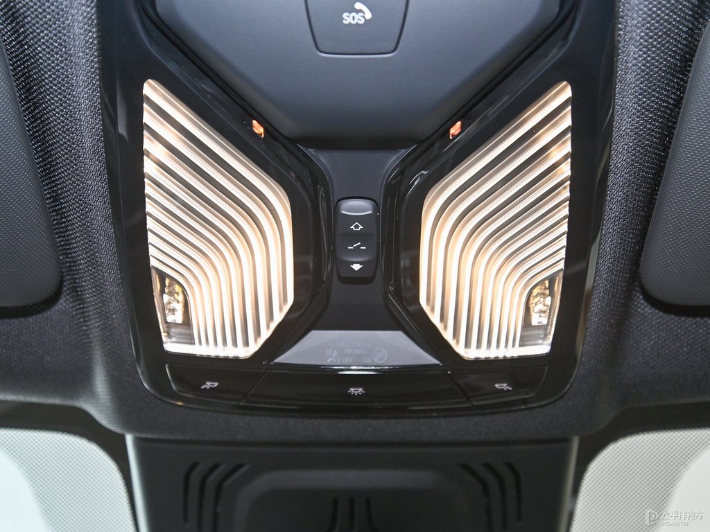 赫爾墨斯綠寶馬X5(進(jìn)口)車廂內(nèi)飾圖片