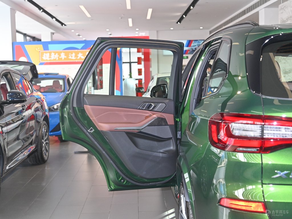 赫爾墨斯綠寶馬X5(進(jìn)口)車廂內(nèi)飾圖片