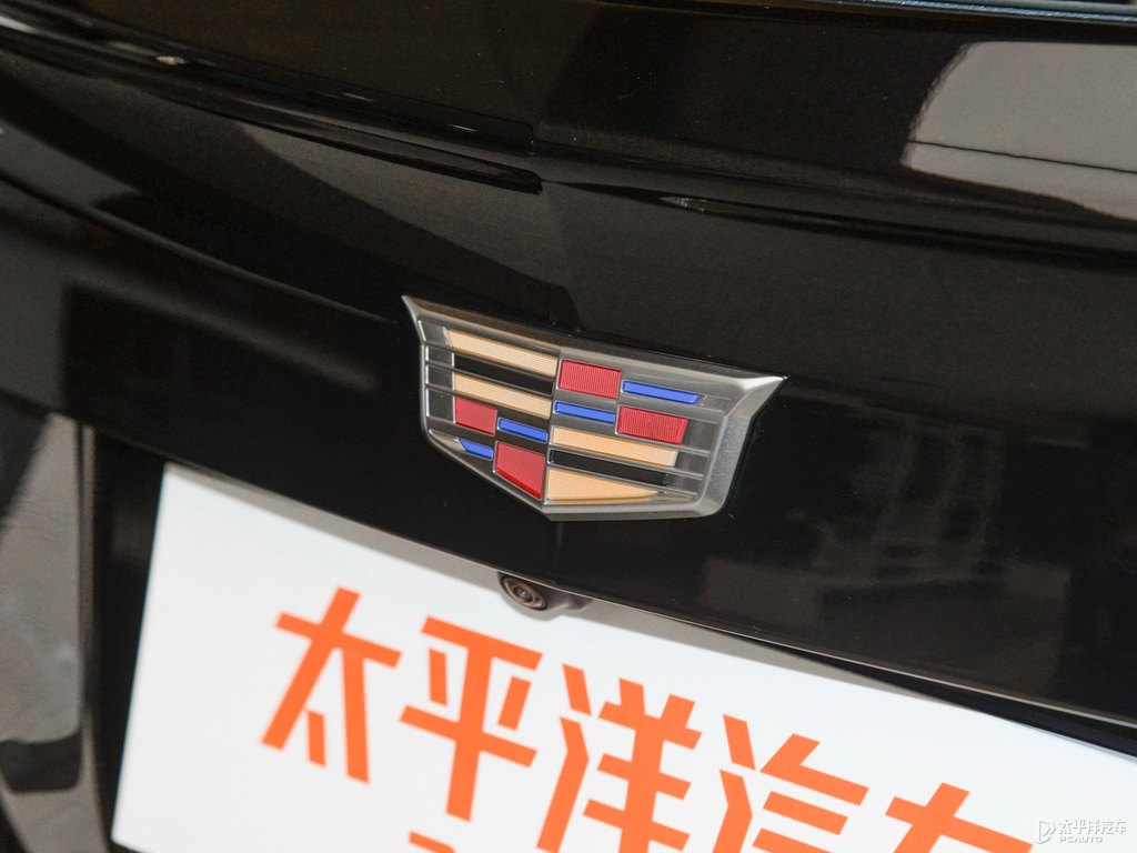 曜黑凱迪拉克XT4車尾外觀圖片