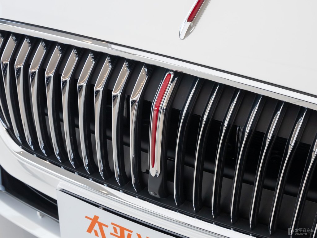 珠光白紅旗H5經(jīng)典車頭外觀圖片