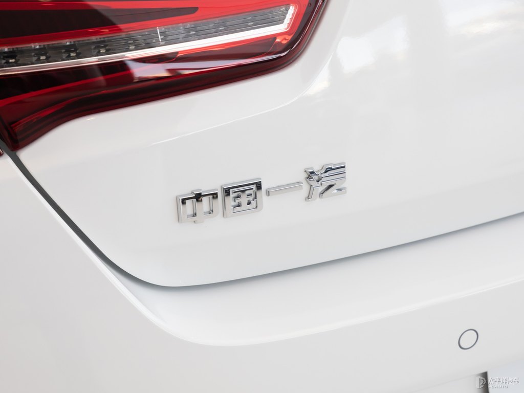 珠光白紅旗H5經(jīng)典車尾外觀圖片