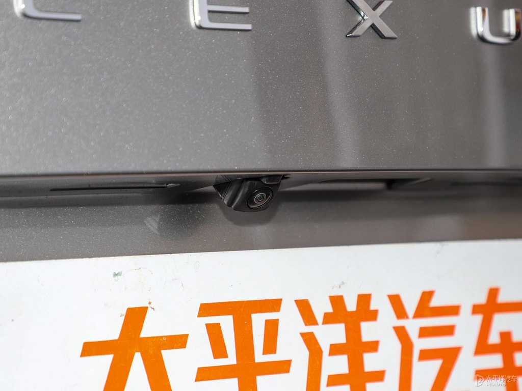 超音速鈦銀雷克薩斯NX車尾外觀圖片