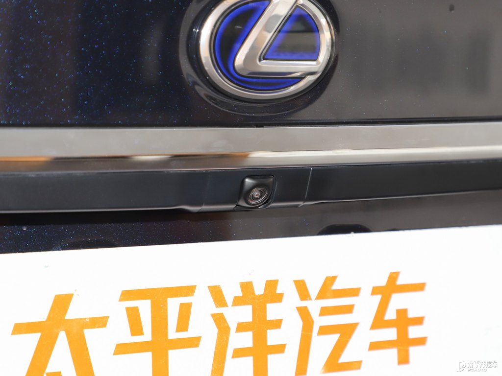 寶石藍雷克薩斯ES車尾外觀圖片